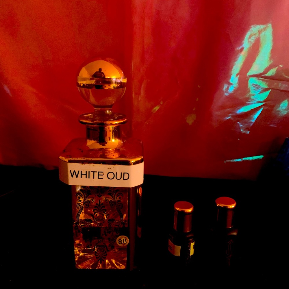 White Oud fragrance oil medium black bottle